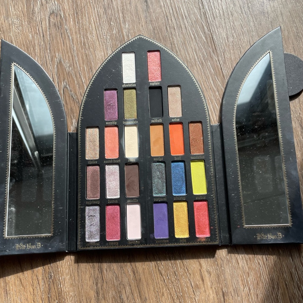 Kat Von D Saint & Sinner Eyeshadow Palette